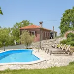 Stefani Villa *