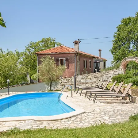 Stefani Villa *