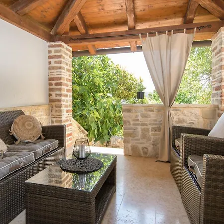 Stefani Villa *