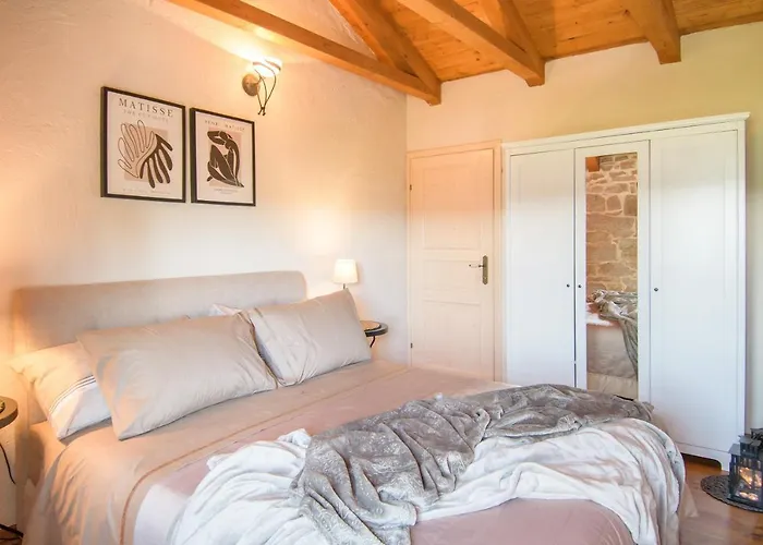 Stefani Villa *