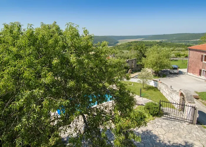 Stefani Villa *