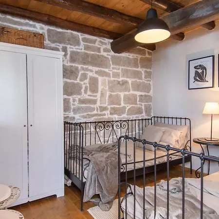 فيلة Stefani بوجي