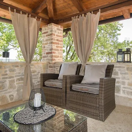 فيلة Stefani بوجي